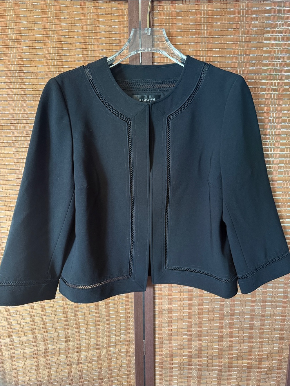 St. John Black Open Front Cropped Blazer Laser Cut Silk Trim Jacket Size 4